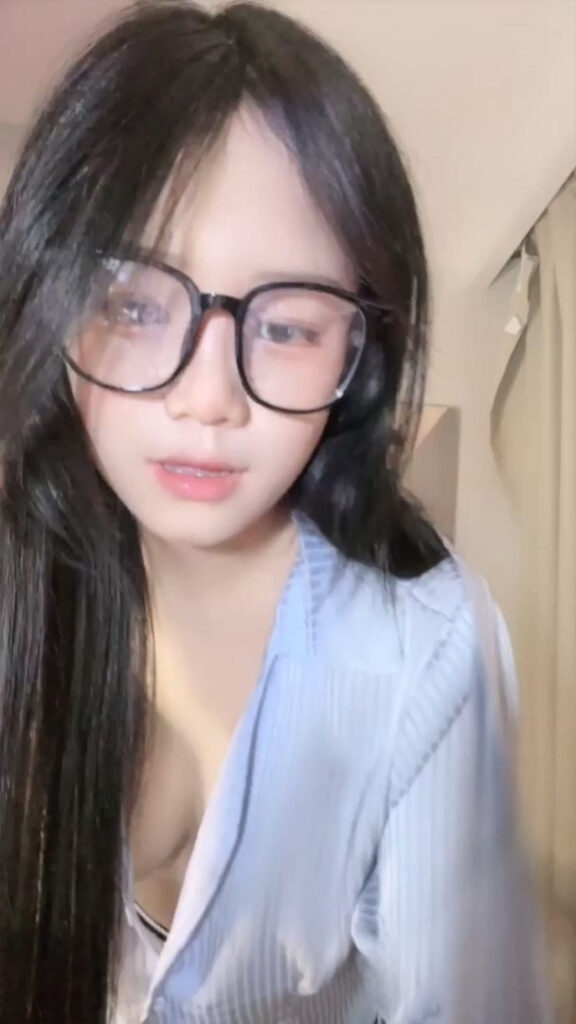 Daji Kecil | Tubuh Penuh Hasrat yang Berbahaya, Siswi Berdada Besar~ Masturbasi dengan Penis Besar yang Menusuk dan Sperma Putih yang Mengalir, Sangat Menyenangkan!